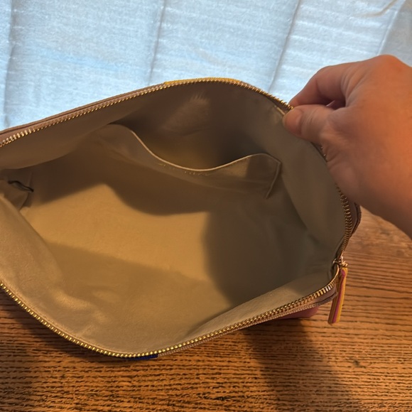 Large Rothy’s Vanity - Picture 4 of 5